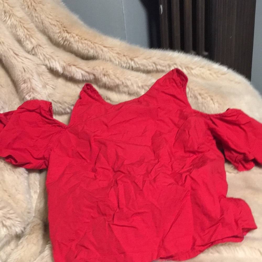 Cold shoulder top